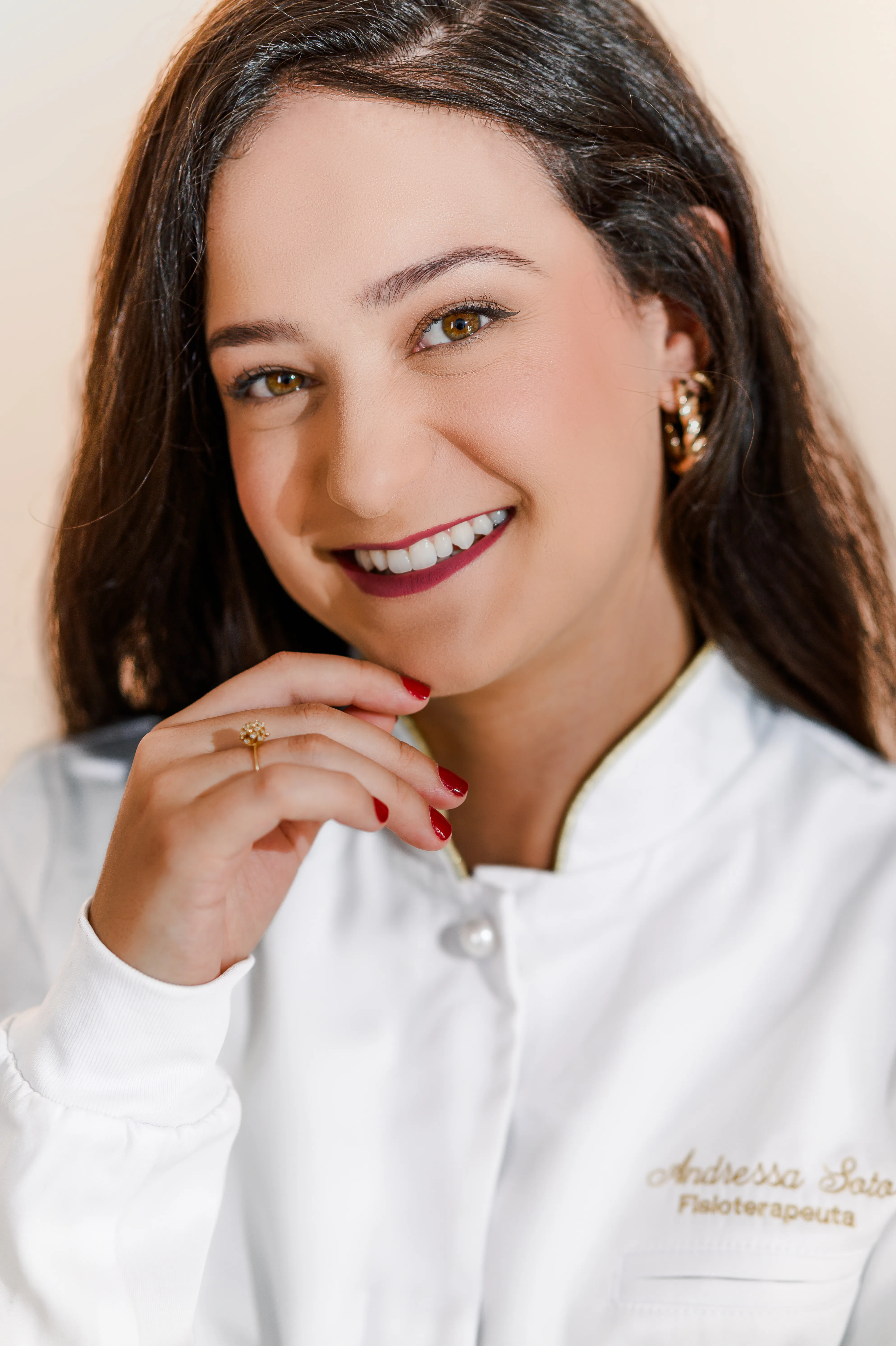 Andressa com modelo anatômico